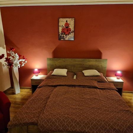 Matyas Apartman Тата Экстерьер фото