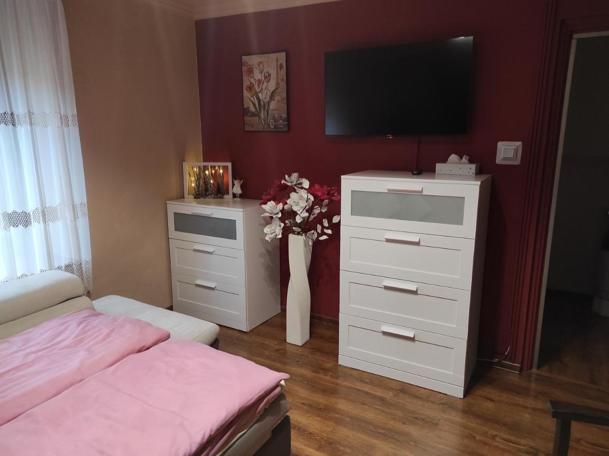 Matyas Apartman Тата Экстерьер фото