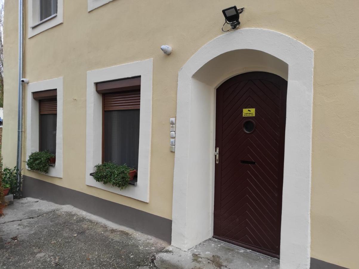 Matyas Apartman Тата Экстерьер фото