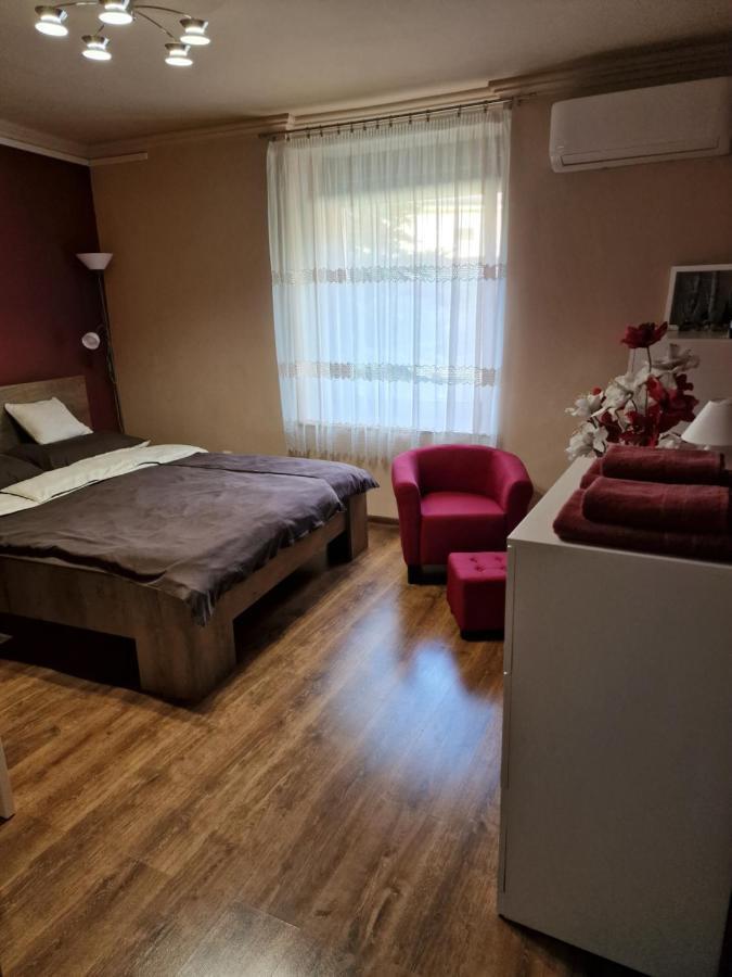 Matyas Apartman Тата Экстерьер фото