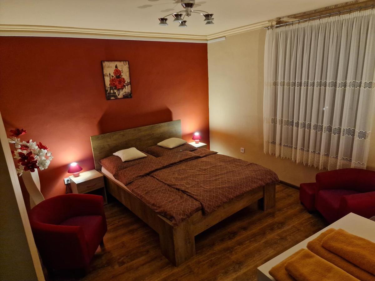 Matyas Apartman Тата Экстерьер фото