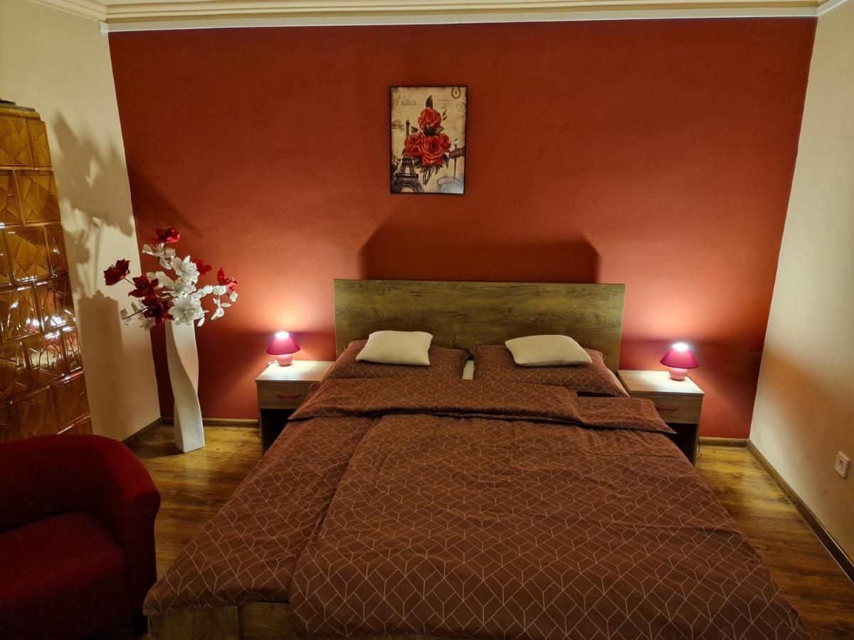 Matyas Apartman Тата Экстерьер фото